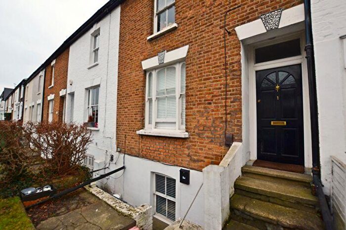 Flat To Rent In Portsmouth Road, Thames Ditton, KT7