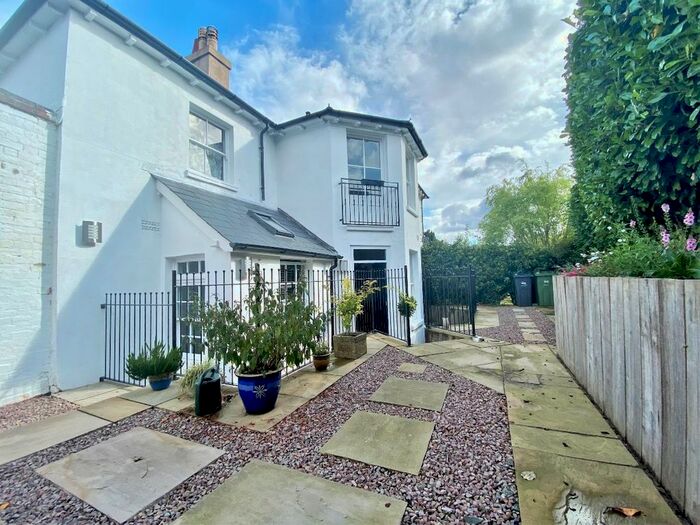 2 Bedroom Flat To Rent In Graham Road, Malvern, WR14