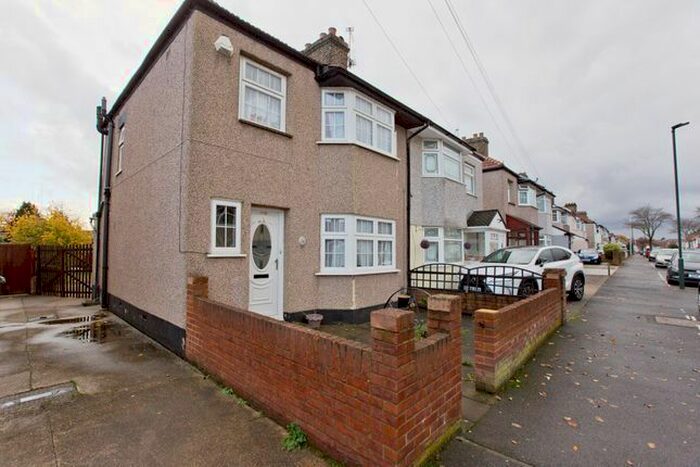 3 Bedroom Semi-Detached House To Rent In Northdown Road, Welling, DA16