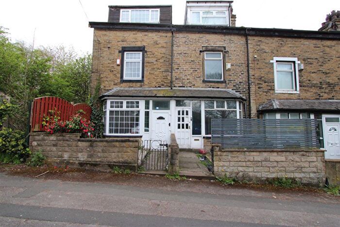4 Bedroom End Terrace House To Rent In Cliffe Road, Bradford, BD3