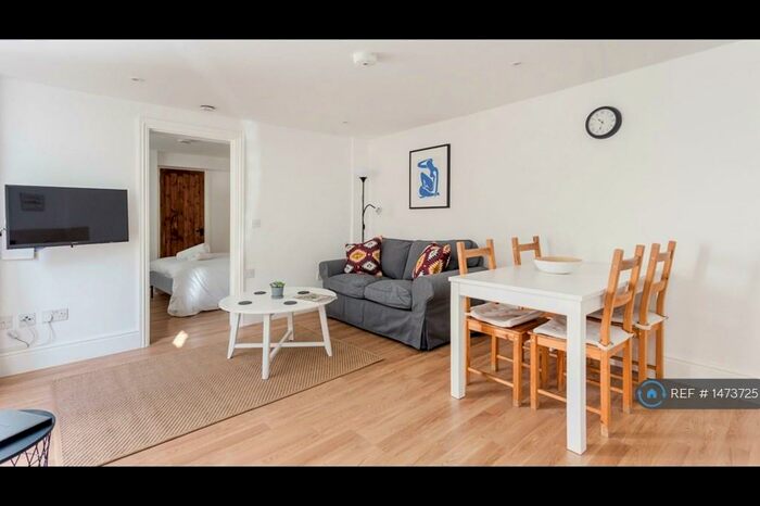 1 Bedroom Flat To Rent In High Street, Burford, OX18