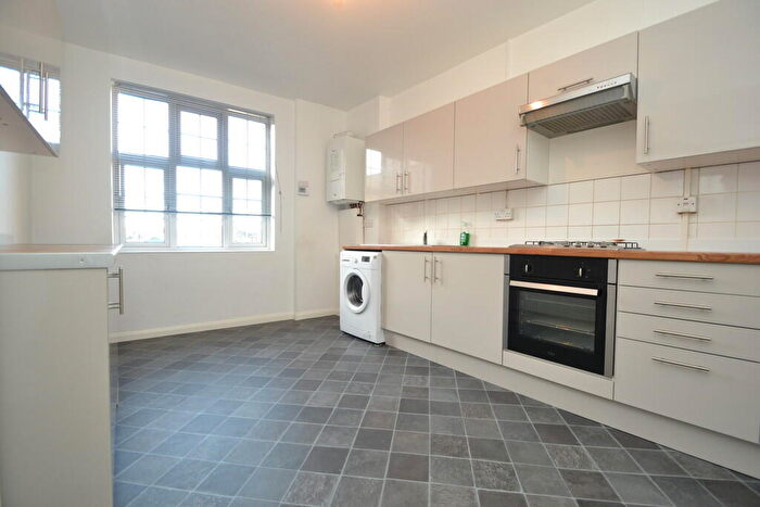 3 Bedroom Maisonette To Rent In Surbiton, Surrey, KT6