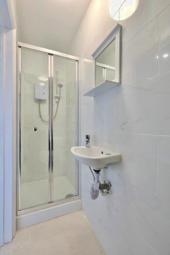 Studio To Rent In Denham Road, Feltham, TW14