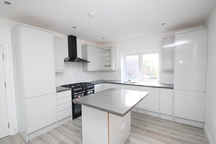 4 Bedroom Apartment To Rent In South Norwood Hill, SE25