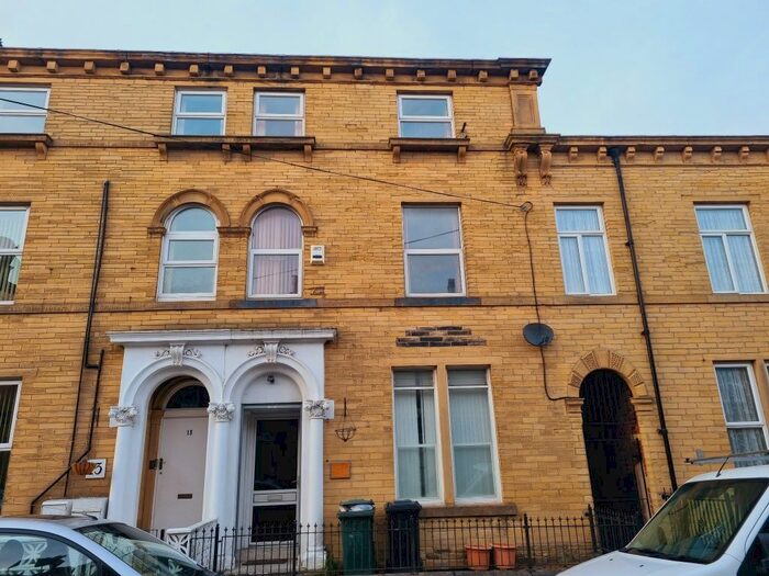6 Bedroom Terraced House To Rent In Hallfield Road, Bradford, BD1