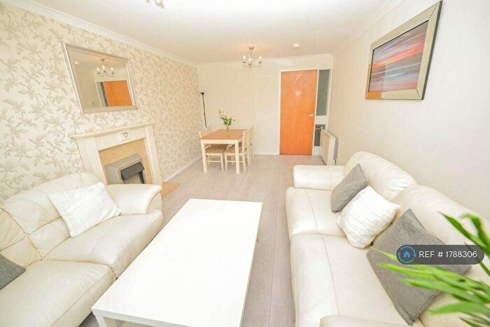 2 Bedroom Flat To Rent In Buccleuch Street, Glasgow, G3