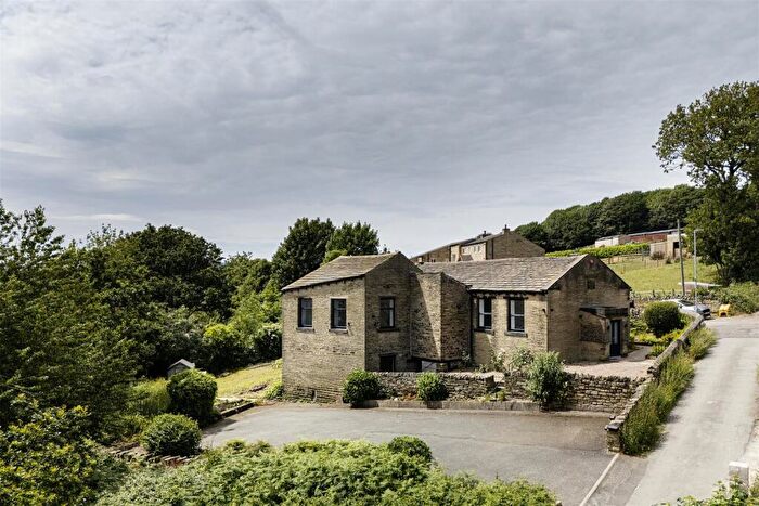 4 Bedroom Detached House For Sale In South Cross Road, Cowcliffe, Huddersfield, HD2