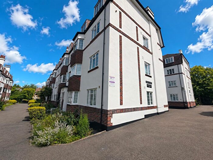 2 Bedroom Flat To Rent In Barrow Road, London, SW16