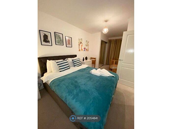 2 Bedroom Flat To Rent In Elmington Road, London, SE5