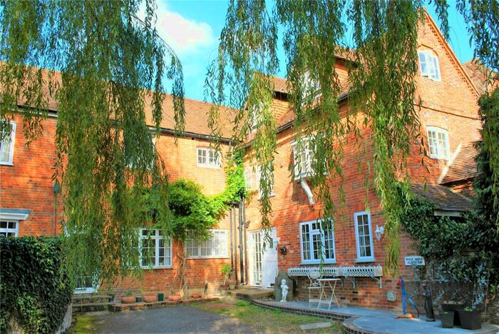 2 Bedroom Apartment To Rent In Monkton Lane, Farnham, Surrey, GU9
