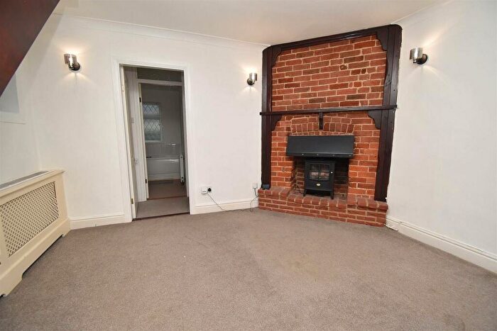 2 Bedroom End Of Terrace House To Rent In Main Road, Danbury, CM3