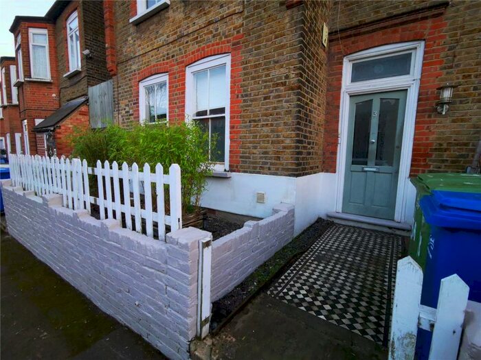 2 Bedroom Apartment To Rent In Solway Road, East Dulwich, London, SE22