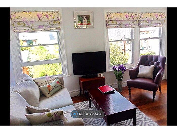 1 Bedroom Flat To Rent In Top Floor, London, SE15