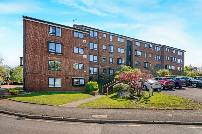 2 Bedroom Flat To Rent In Whitehaven Close, Bromley, BR2