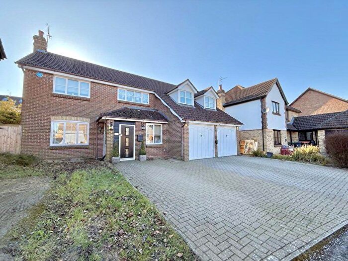 5 Bedroom Detached House For Sale In Woolpack Close, South West Dunstable, LU6