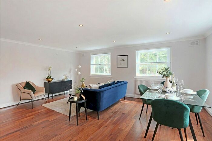 3 Bedroom Flat To Rent In John Street, London, WC1N
