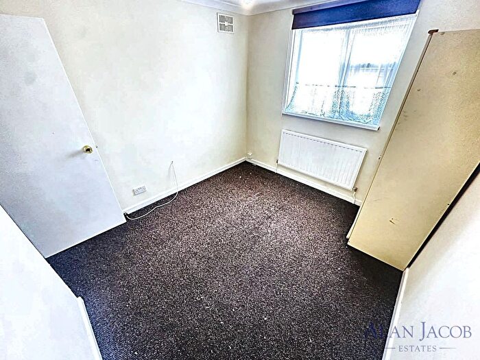 3 Bedroom Terraced House To Rent In Rainham Road South, Dagenham, Essex, RM10