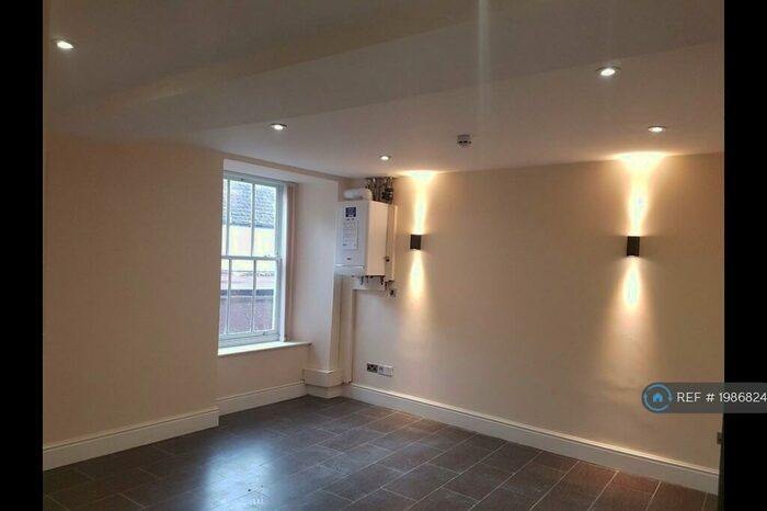 1 Bedroom Flat To Rent In Ty Gloch, Brecon, LD3