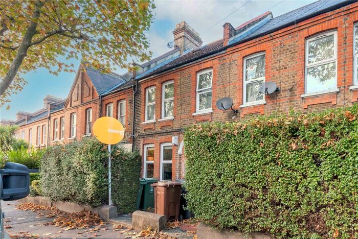 2 Bedroom Flat To Rent In Lloyd Road, Walthamstow, London, E17