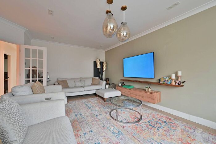 4 Bedroom Bungalow For Sale In Woodhill Crescent, Harrow, HA3