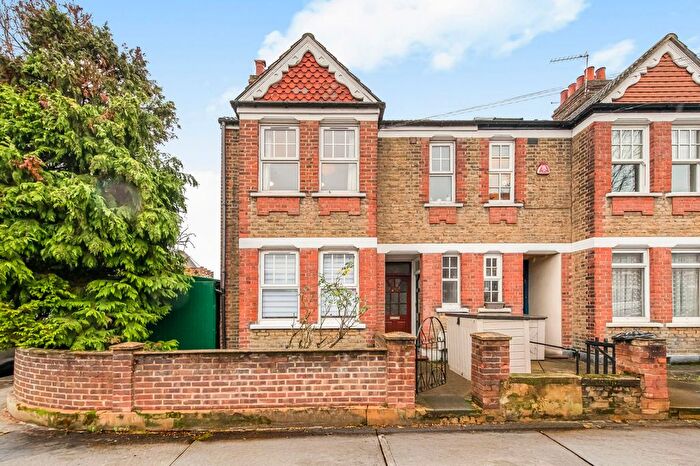 2 Bedroom End Terrace House To Rent In Chilton Road, Kew, TW9