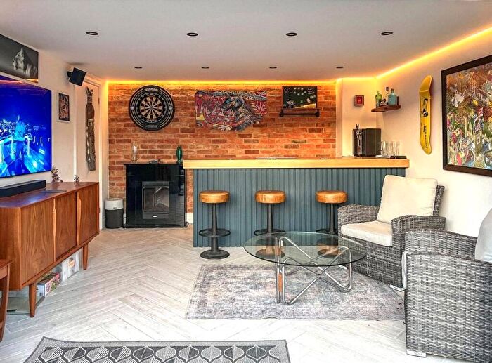 3 Bedroom Detached House For Sale In Pottery Road, Whitecliff, Poole, Dorset, BH14
