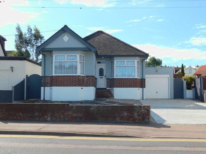 2 Bedroom Detached Bungalow To Rent In Essex Way, Benfleet, SS7