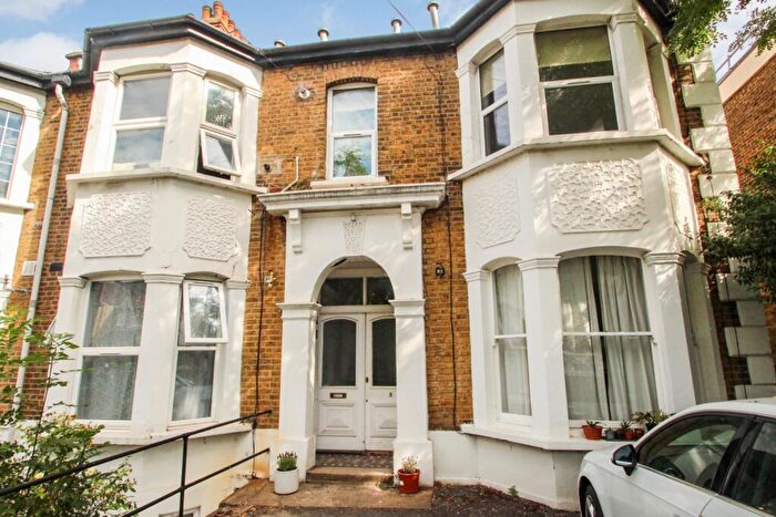1 Bedroom Apartment To Rent In Fillebrook Road, Leytonstone, London, E11