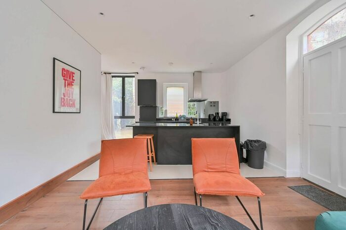 1 Bedroom Flat To Rent In Macroom Road, Maida Hill, London, W9