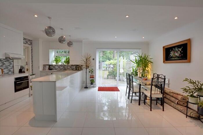 5 Bedroom Semi-Detached House For Sale In West Green Drive, West Green, RH11