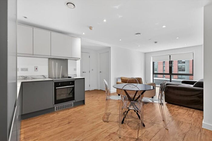2 Bedroom Apartment For Sale In Phoenix, Saxton Lane, Leeds, LS9