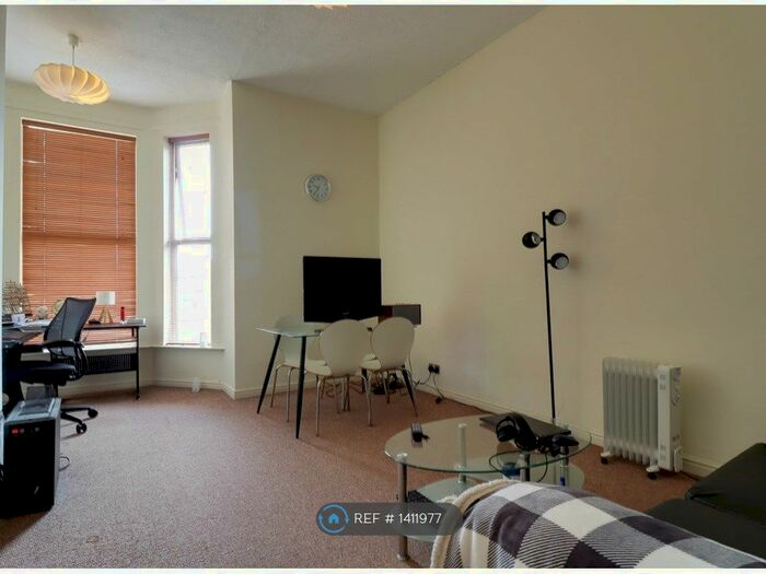 1 Bedroom Flat To Rent In Dickenson Road, Manchester, M13