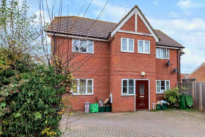 2 Bedroom Flat To Rent In Thatcham, Berkshire, RG18