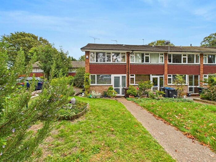 2 Bedroom End Of Terrace House For Sale In Vauxhall Gardens, South Croydon, CR2