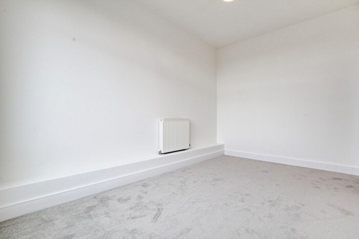 2 Bedroom Block Of Flats For Sale In High Street, Wickford, SS12
