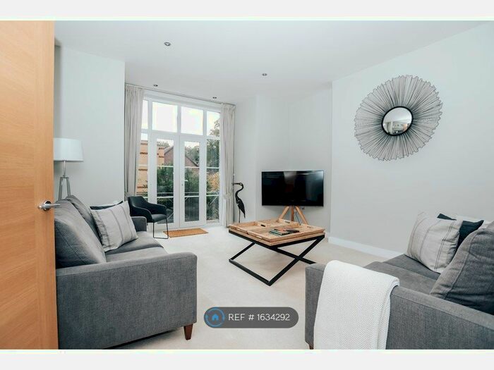 2 Bedroom Flat To Rent In Cedar Court, Henley-On-Thames, RG9