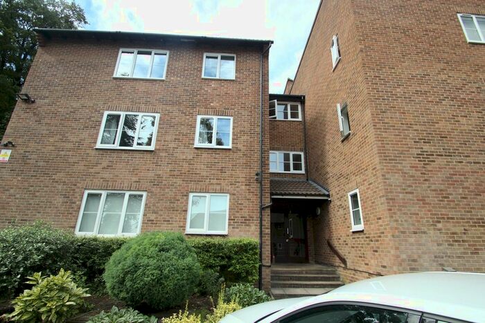 1 Bedroom Flat To Rent In Badgers Copse, Orpington BR6