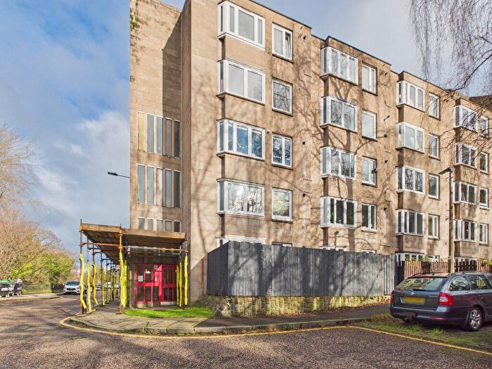 2 Bedroom Flat To Rent In Saunders Street, Stockbridge, Edinburgh, EH3