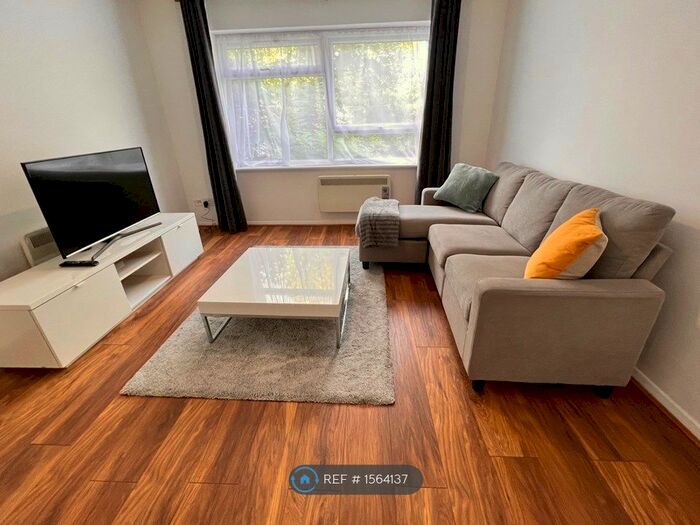 1 Bedroom Flat To Rent In Becton Court, London, SE25