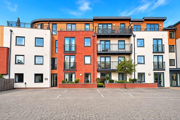 2 Bedroom Flat For Sale In Southern Road, Camberley, Surrey, GU15