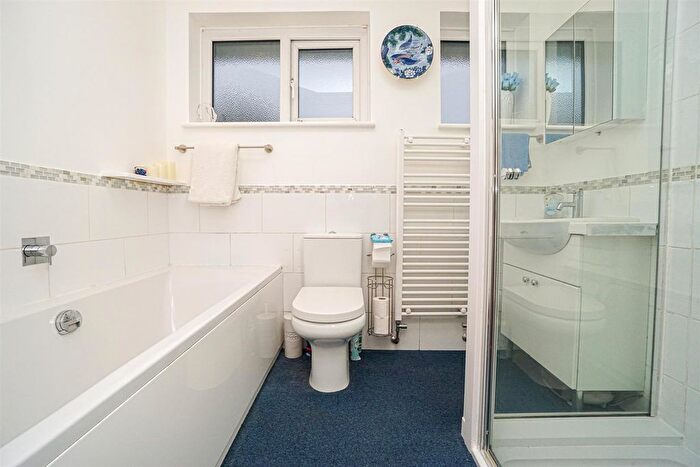 2 Bedroom Detached Bungalow For Sale In Grange Avenue, Hastings, TN34