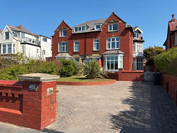 2 Bedroom Flat To Rent In Clifton Drive North, Lytham St Annes, FY8