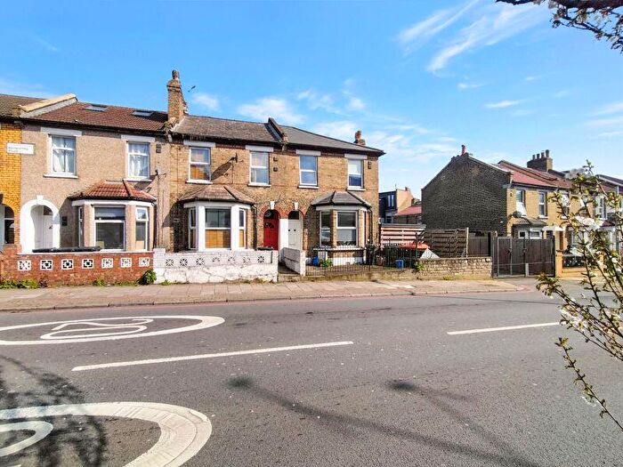 3 Bedroom Terraced House For Sale In Kenworthy Road, Hackney, E9