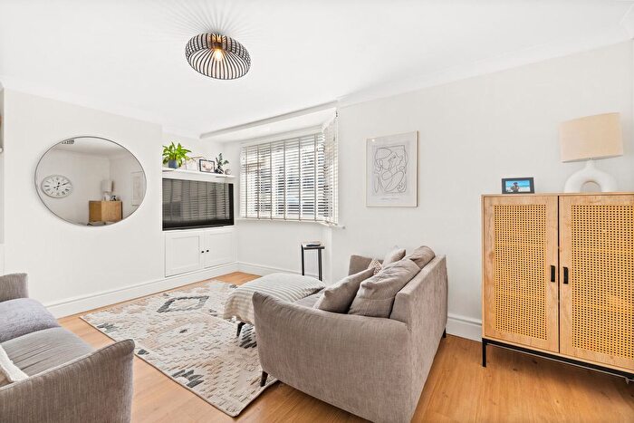 4 Bedroom Semi-detached House For Sale In Graham Crescent, Portslade, Brighton, BN41