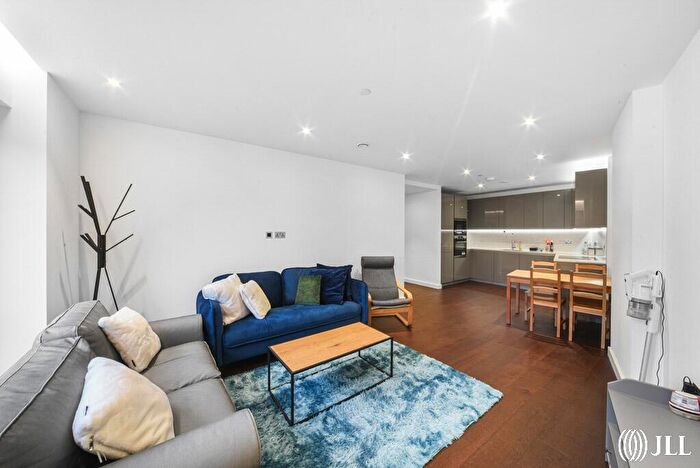 2 Bedroom Flat To Rent In Lexington Gardens, SW11