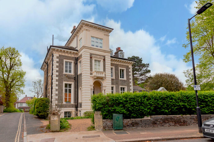 2 Bedroom Flat To Rent In Grove Park, London, Greater, SE5