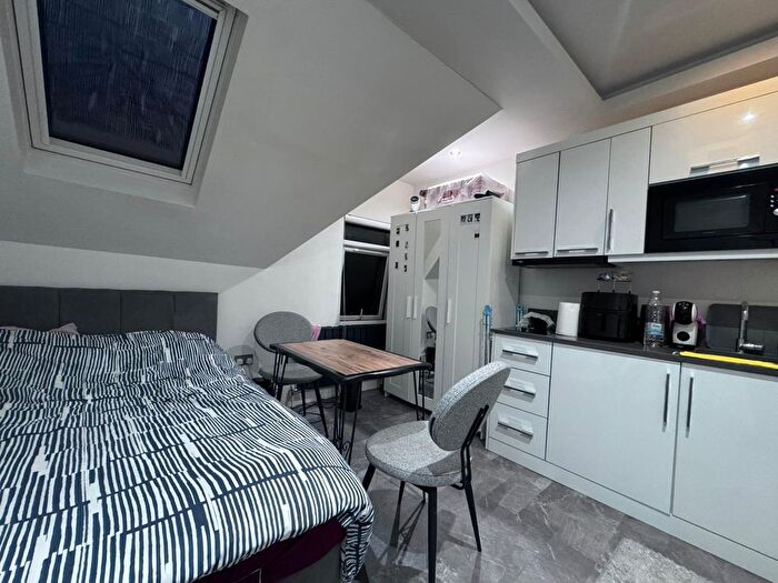 Studio To Rent In Church Street, London, N9