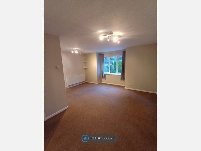Studio To Rent In Southwick House, East Grinstead, RH19