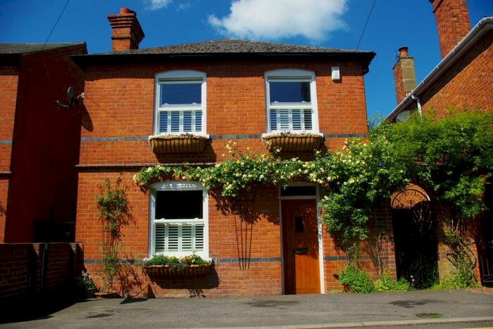 2 Bedroom Detached House To Rent In Gipsy Lane, Wokingham, RG40