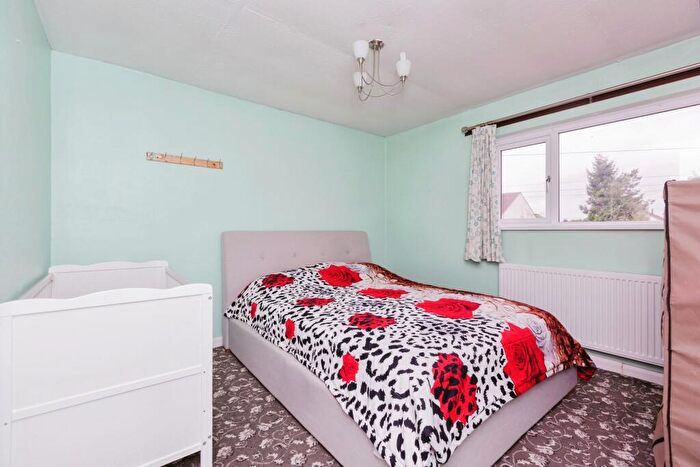3 Bedroom Terraced House For Sale In Roborough Green, Leicester, Leicestershire, LE5